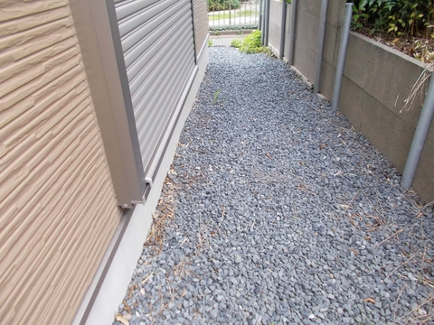 砂利敷き作業